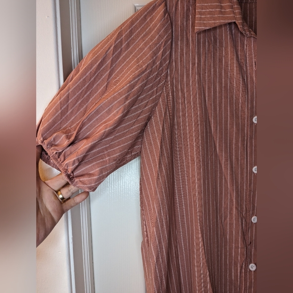 Carousel Ruffled Midi Dress - Picture 5 of 5